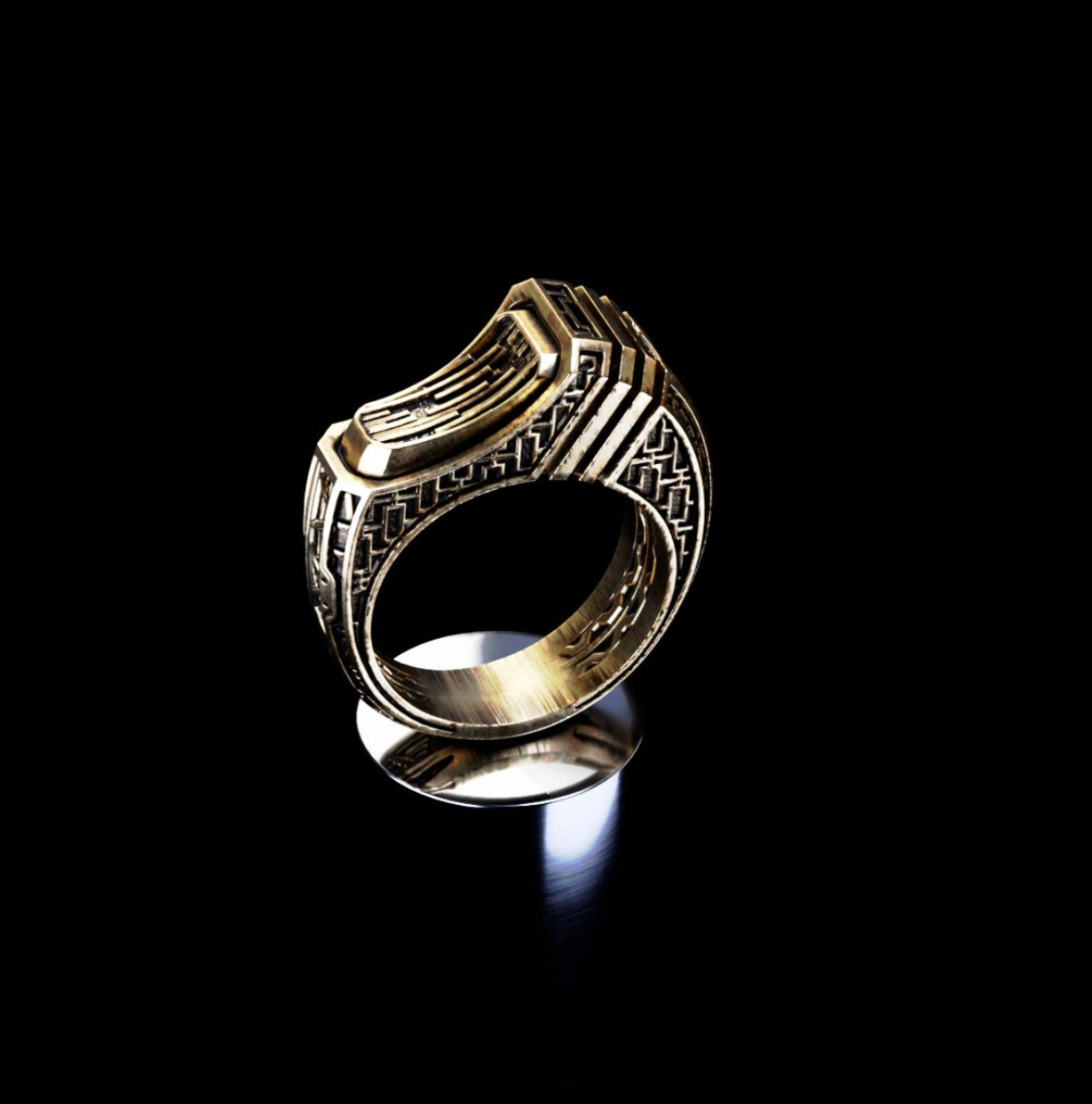 Geometric gold ring 'Titan'