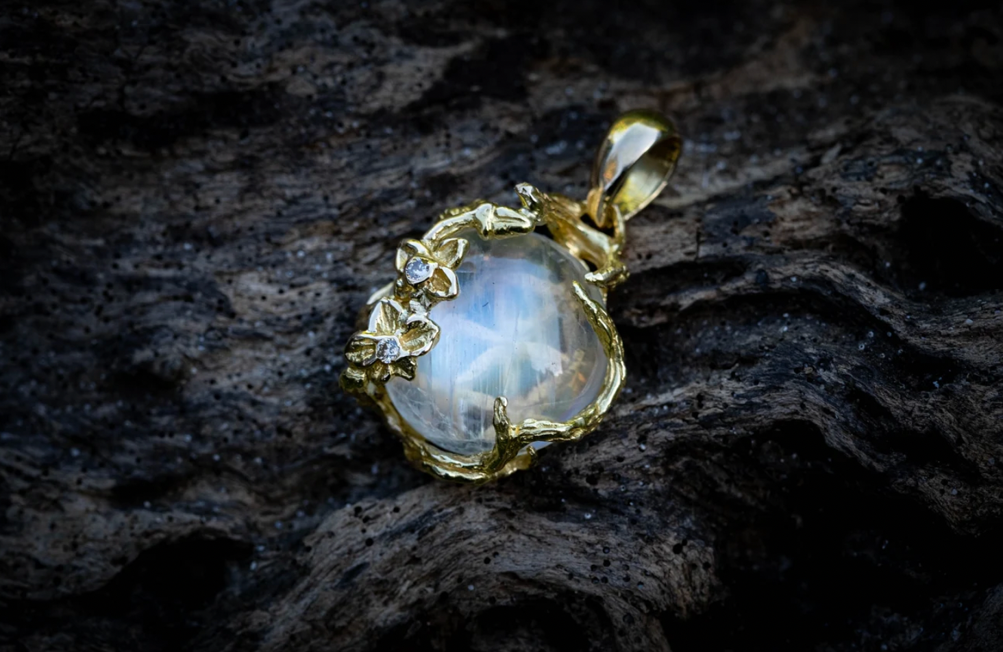 Rainbow Moonstone Gold