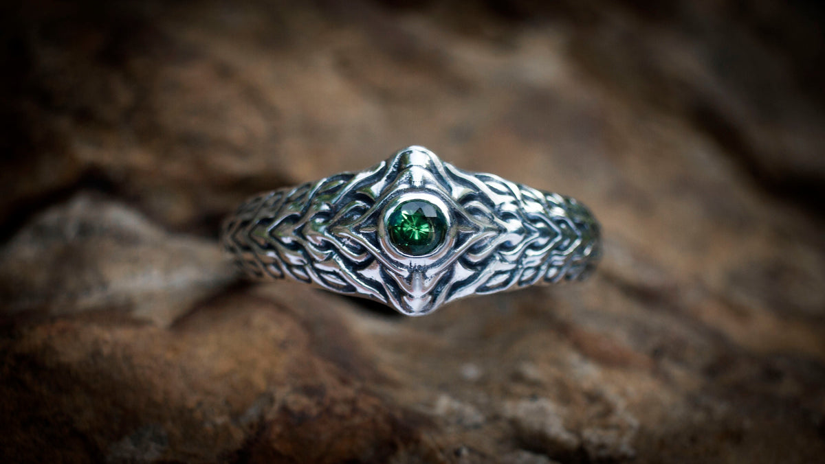 Side view of Art Nouveau silver wedding ring with geometric details