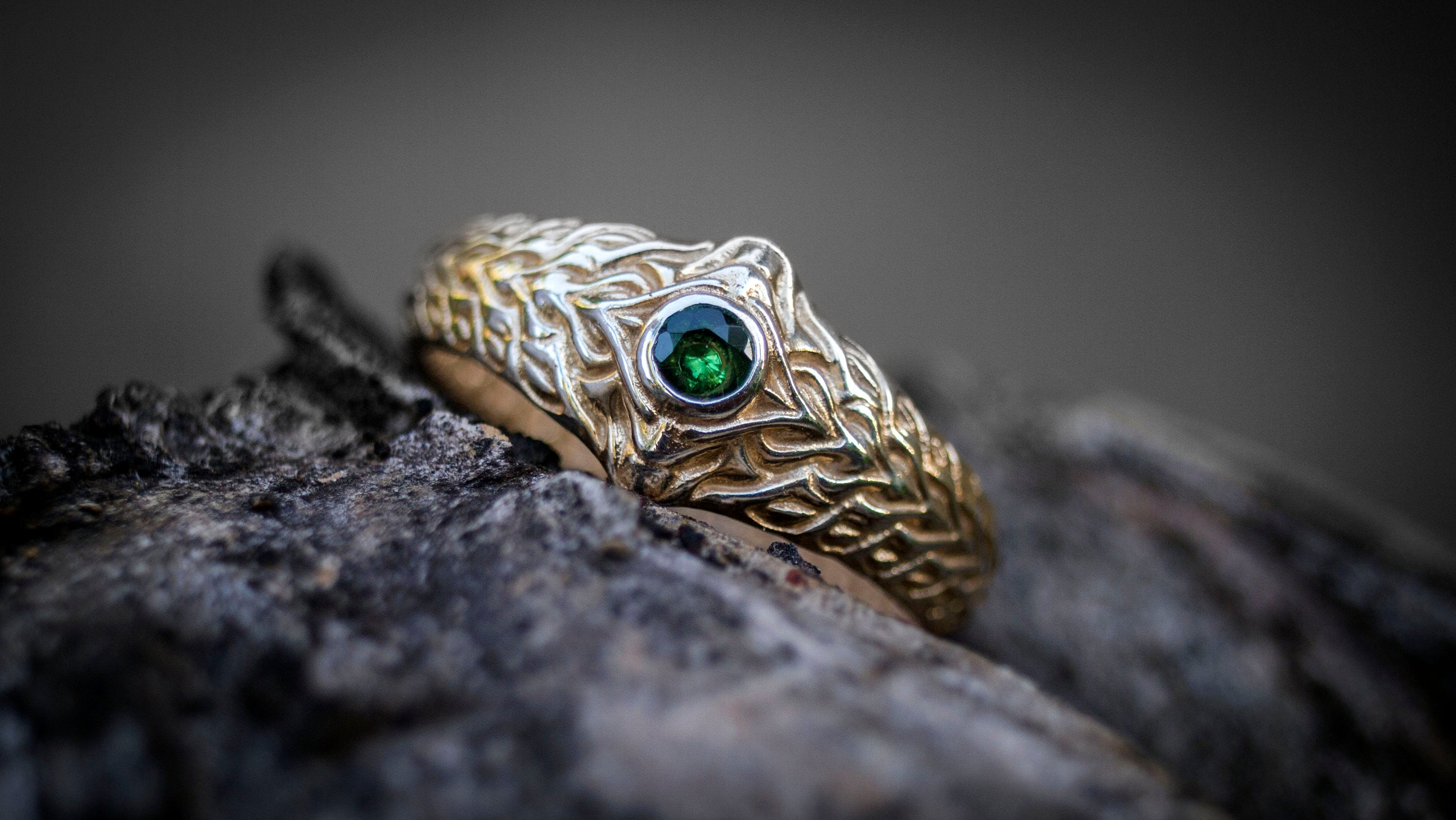 Gold Engagement Ring 'Vibra'
