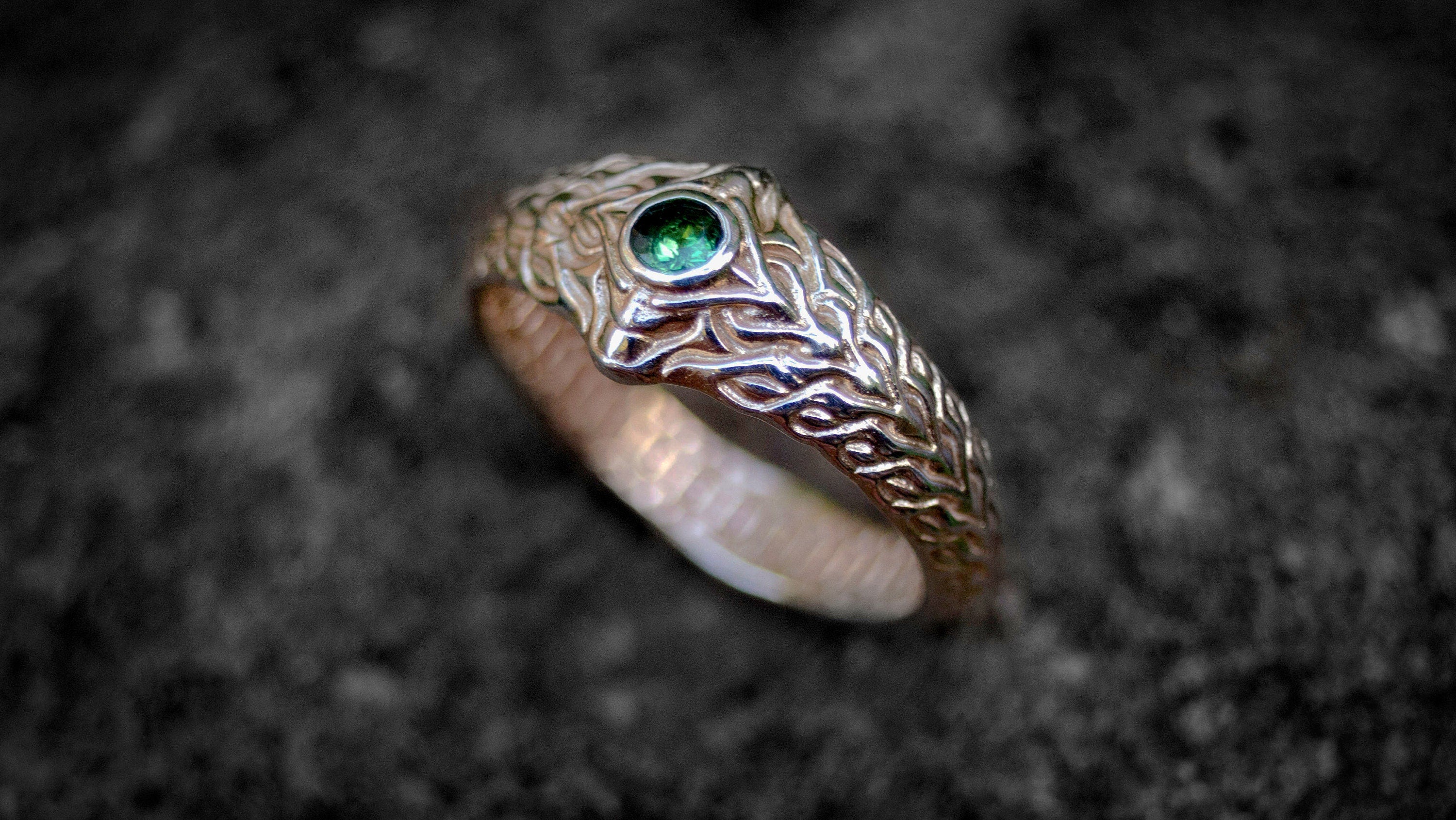 Gold Engagement Ring 'Vibra'