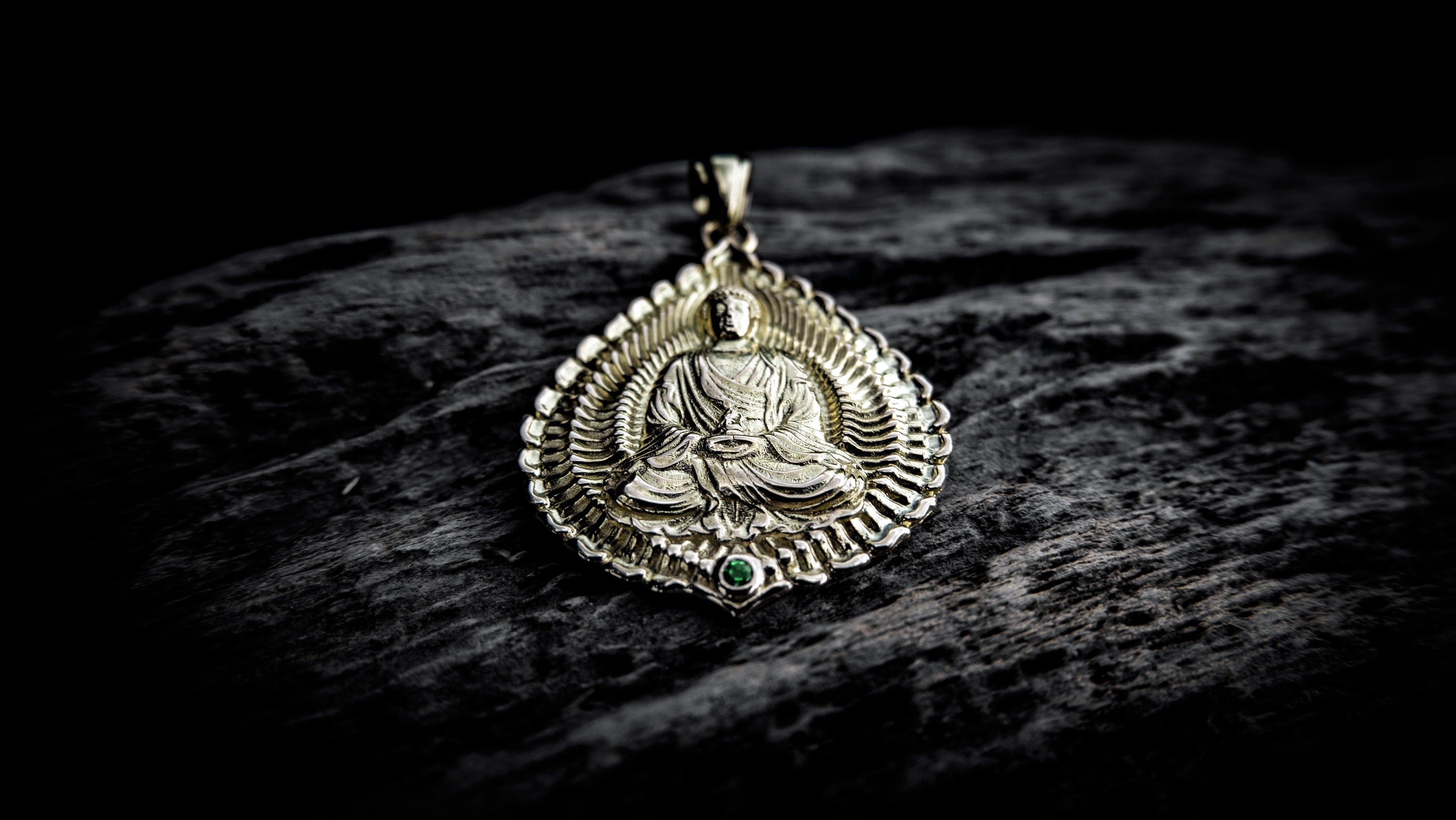 Gold 'Lotus Buddha' Pendant