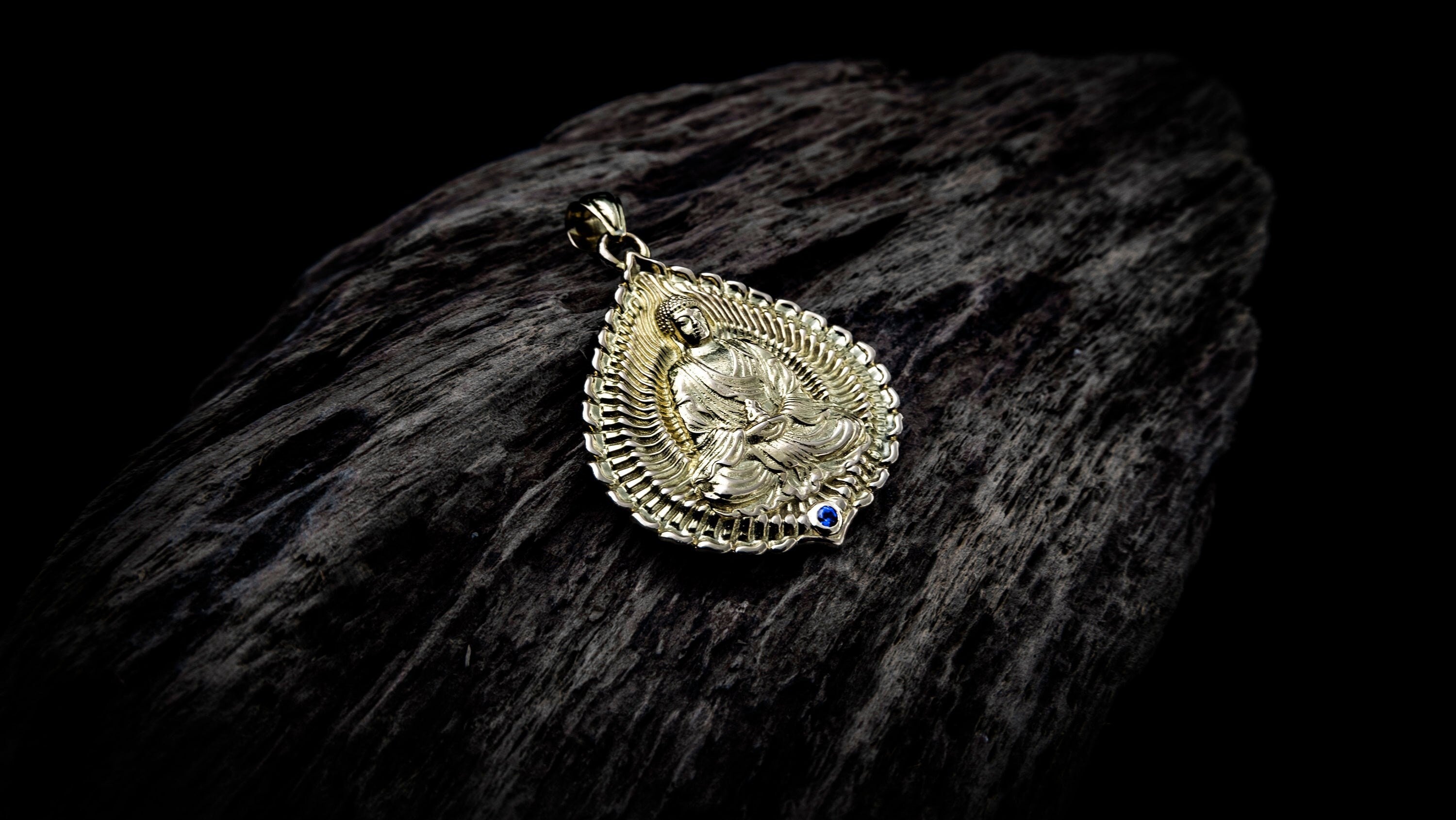 Gold 'Lotus Buddha' Pendant