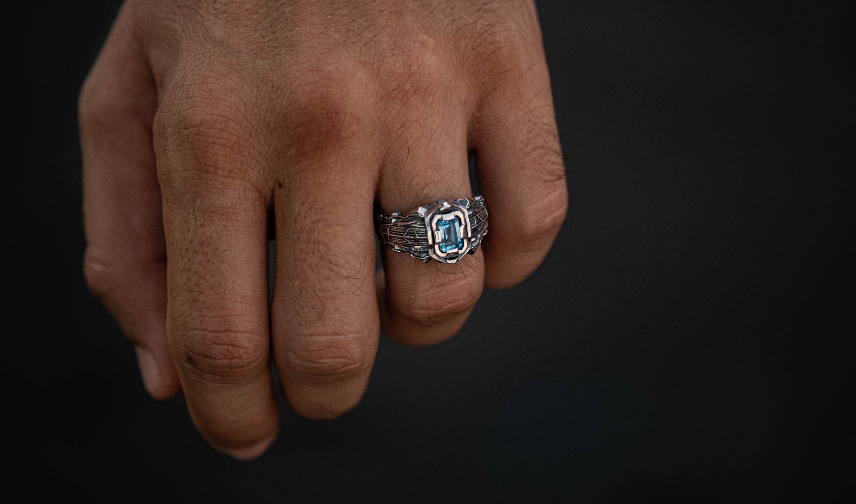 Futuristic silver ring 'Collider'