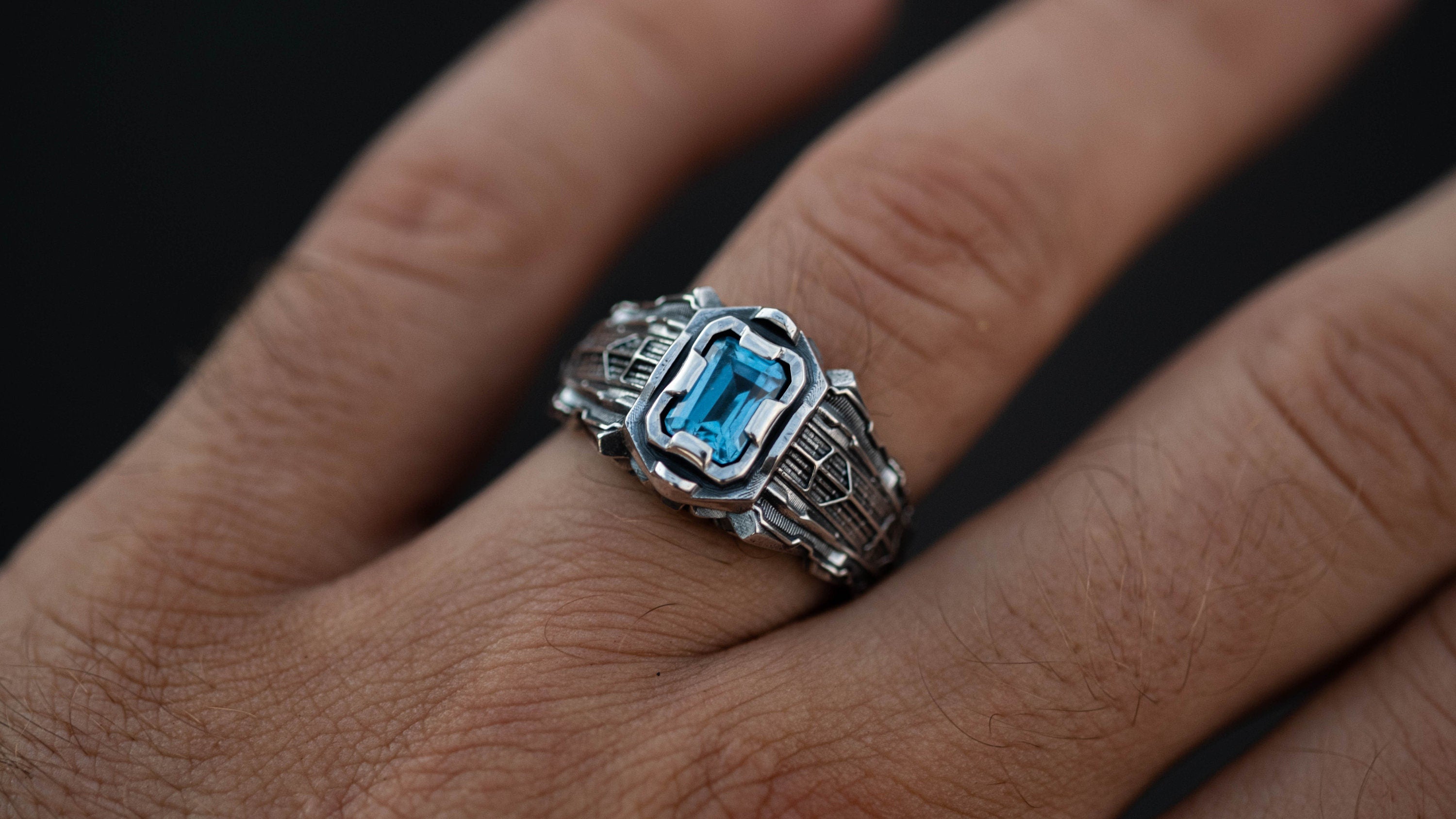 Futuristic silver ring 'Collider'