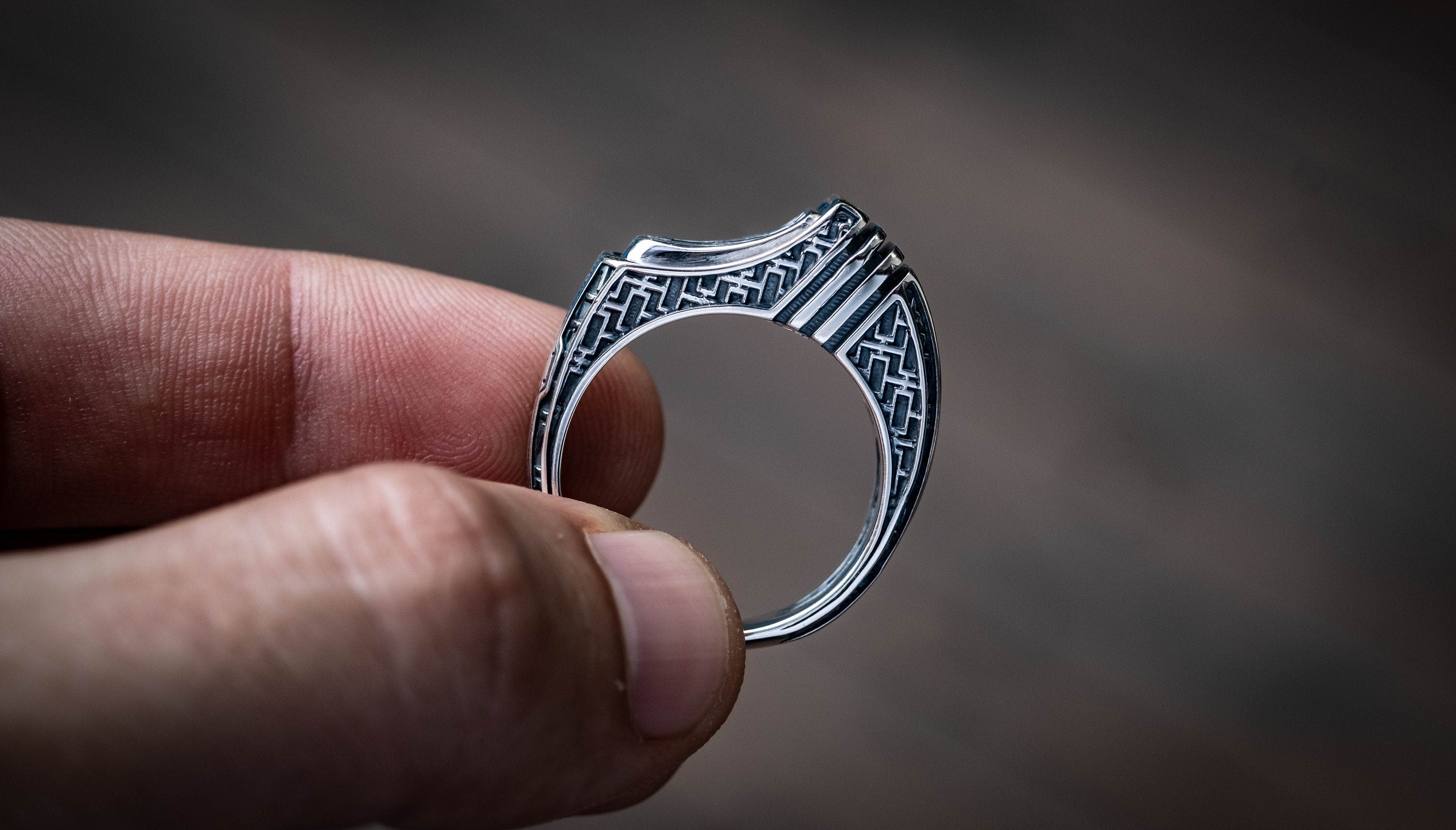 Geometric silver ring 'Titan'