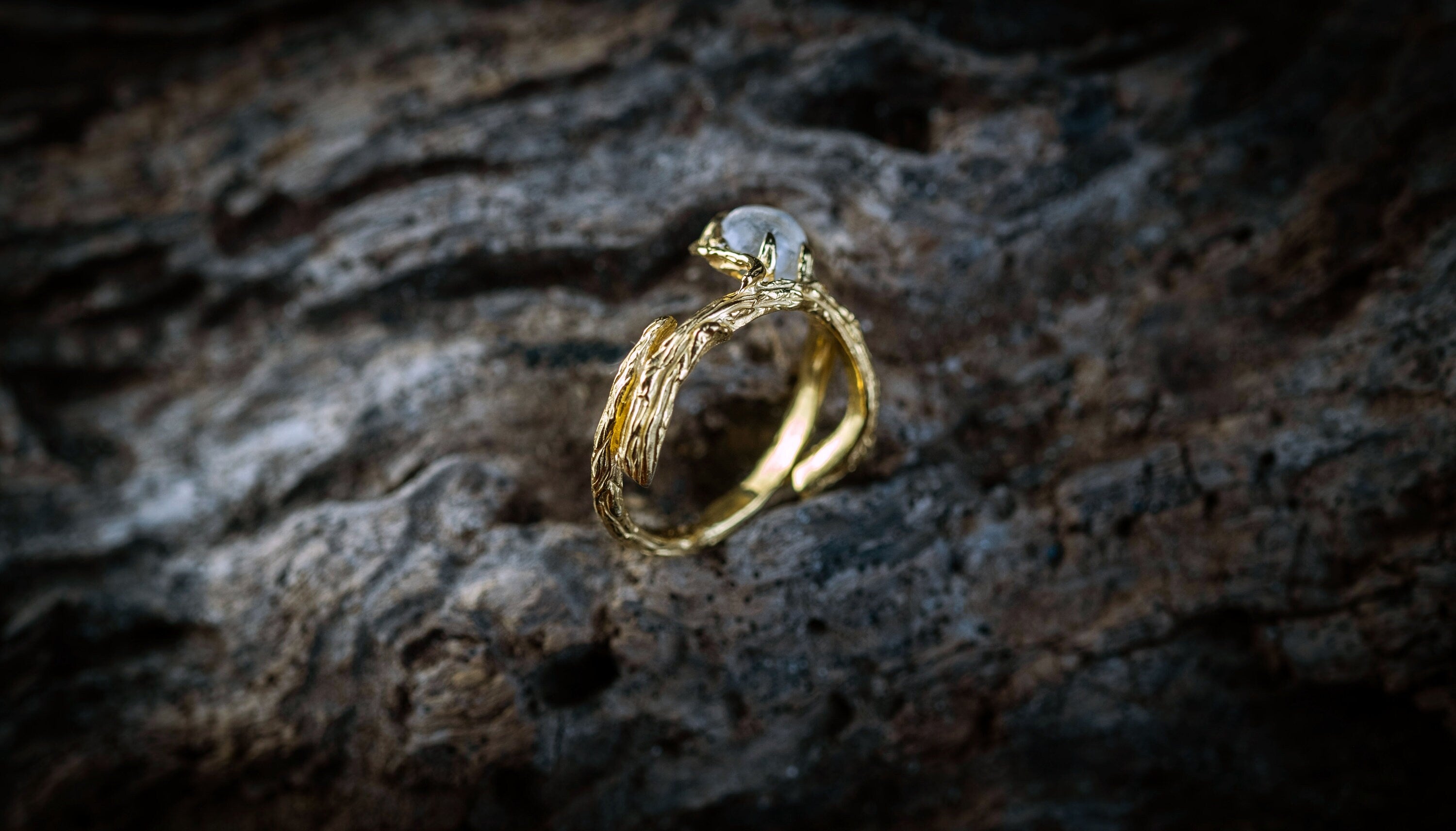 Rainbow Moonstone Gold Engagement Women's Ring 'Bine'