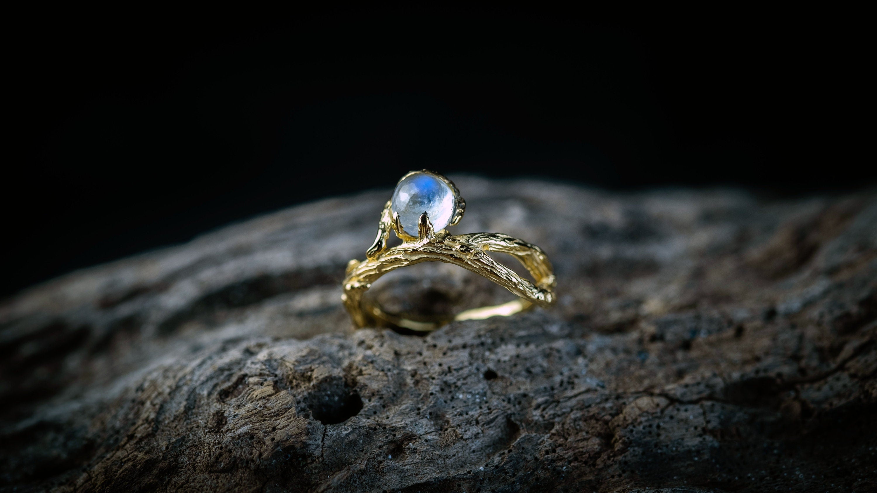 Rainbow Moonstone Gold Engagement Women's Ring 'Bine'