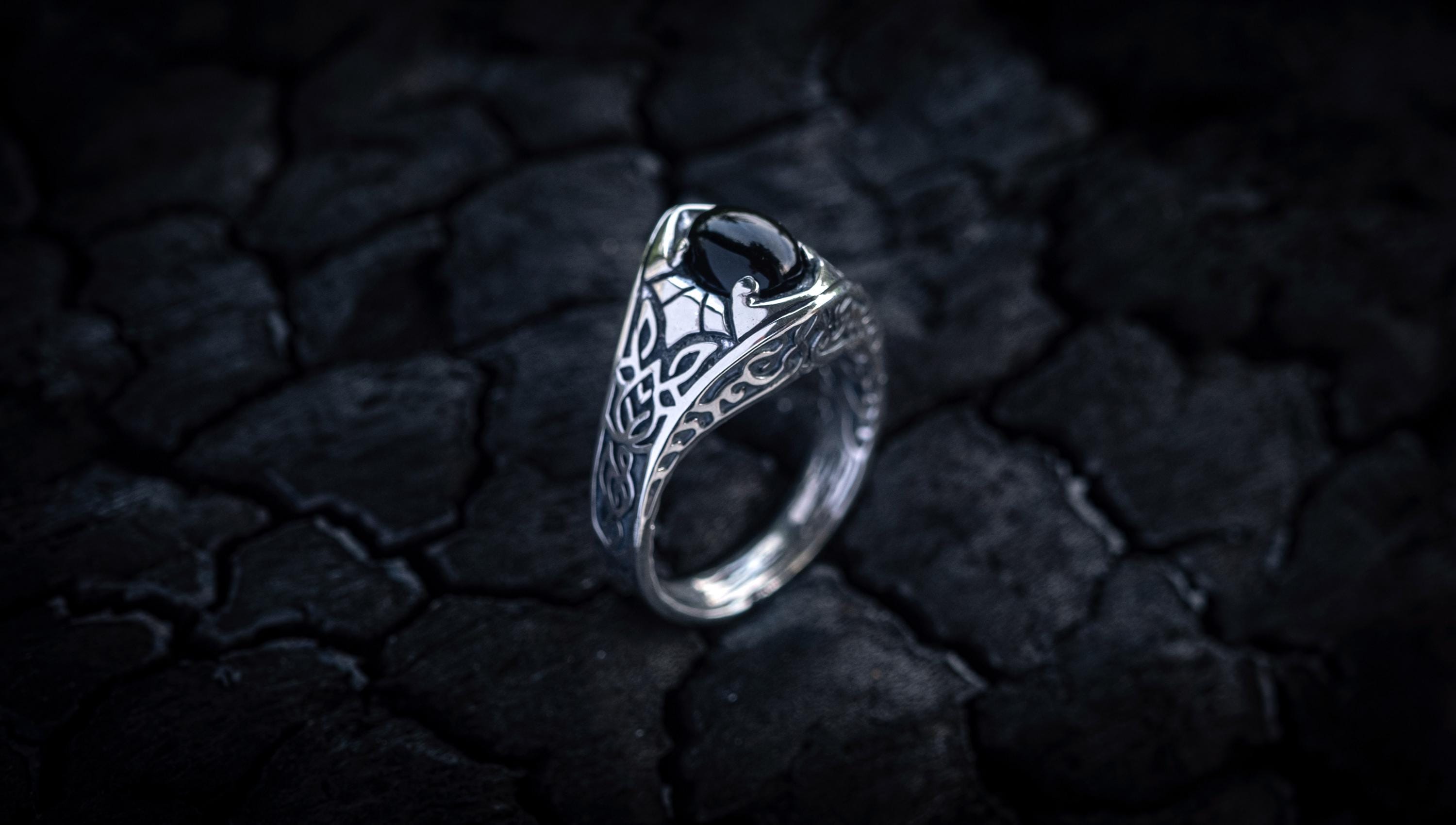 Celtic Engagement Ring 'Wind'