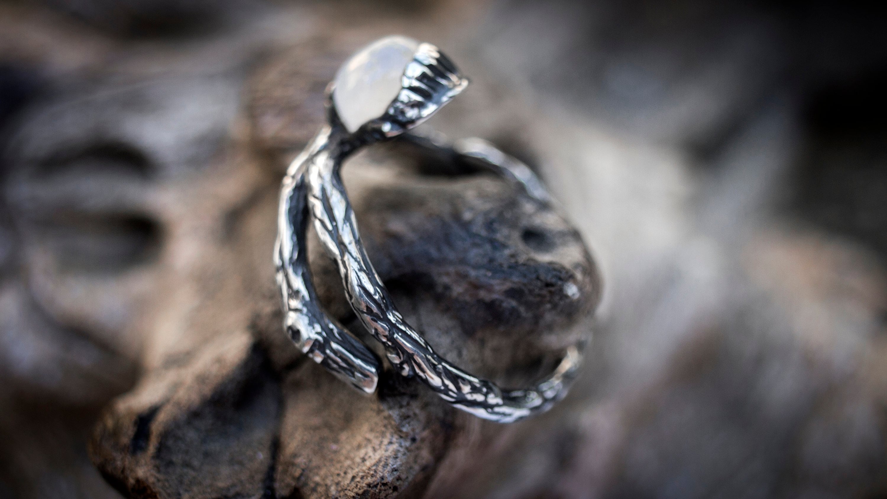 Branch Engagement Moonstone Ring 'Bine'