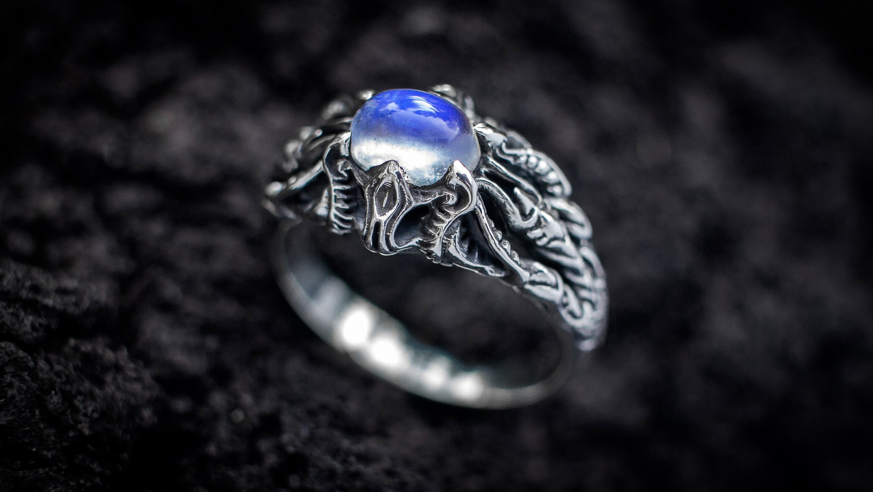 Moonstone Engagement ring 'Vibra'