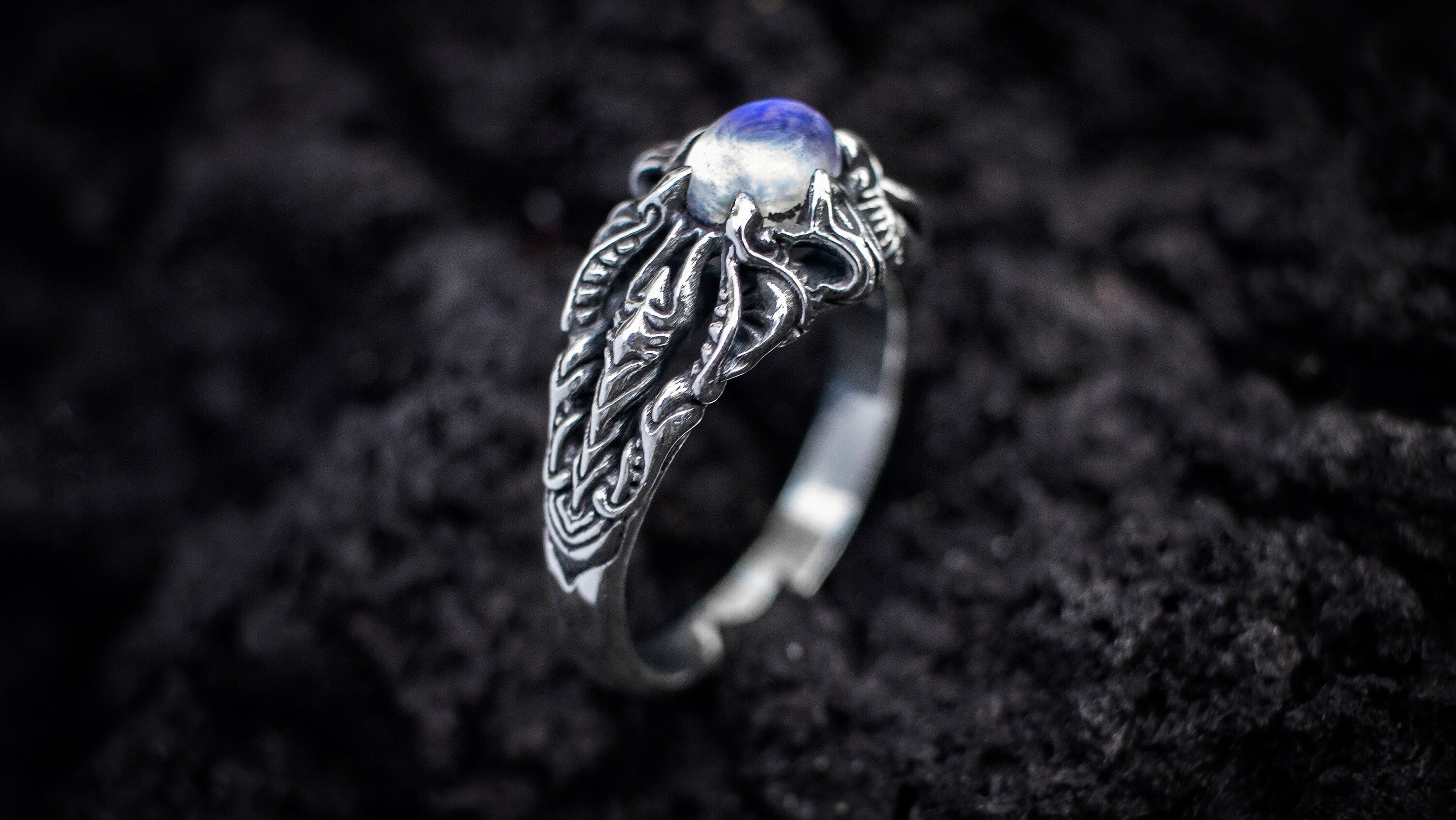 Moonstone Engagement ring 'Vibra'