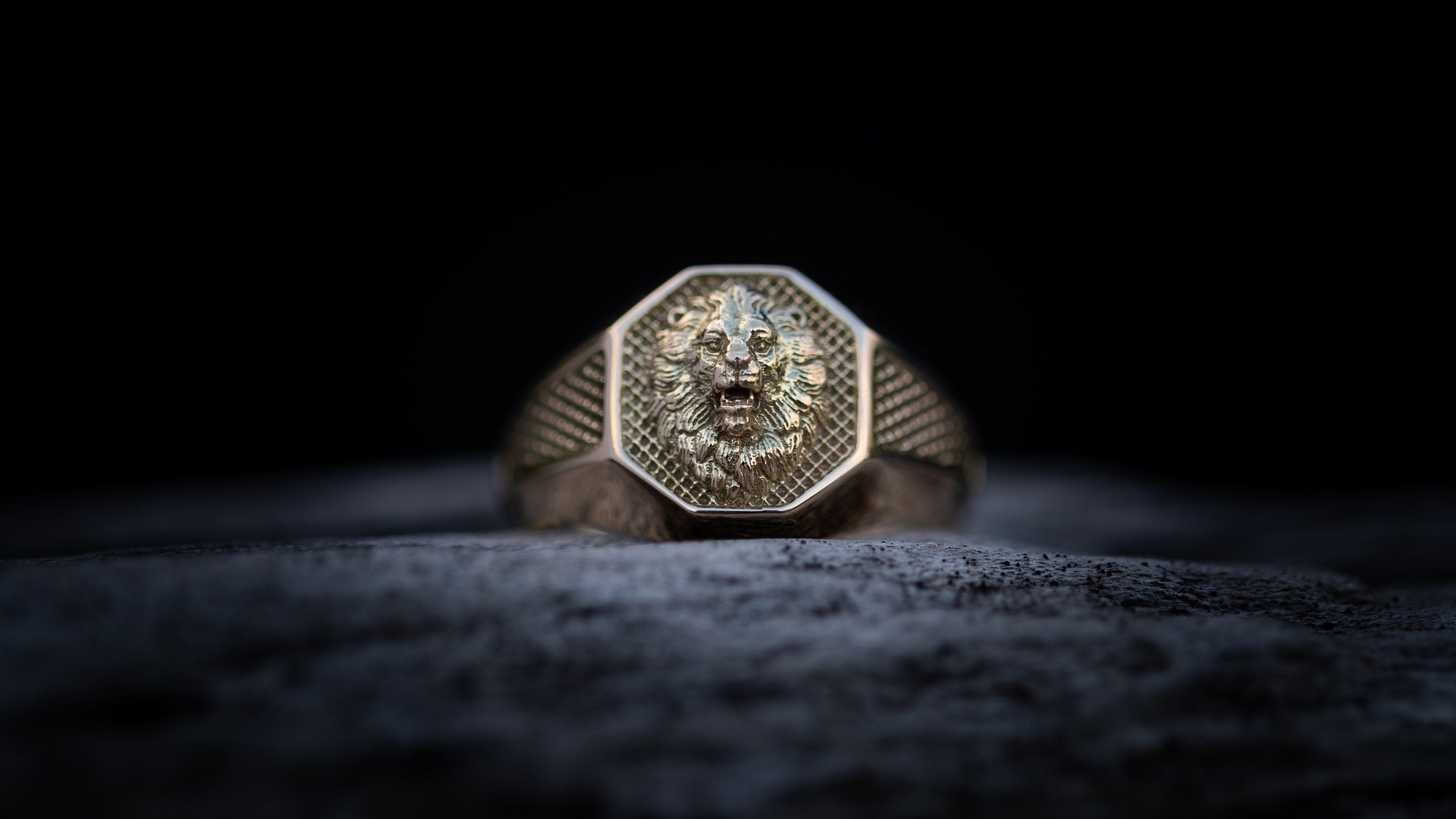 Unique Gold Lion Mens Ring