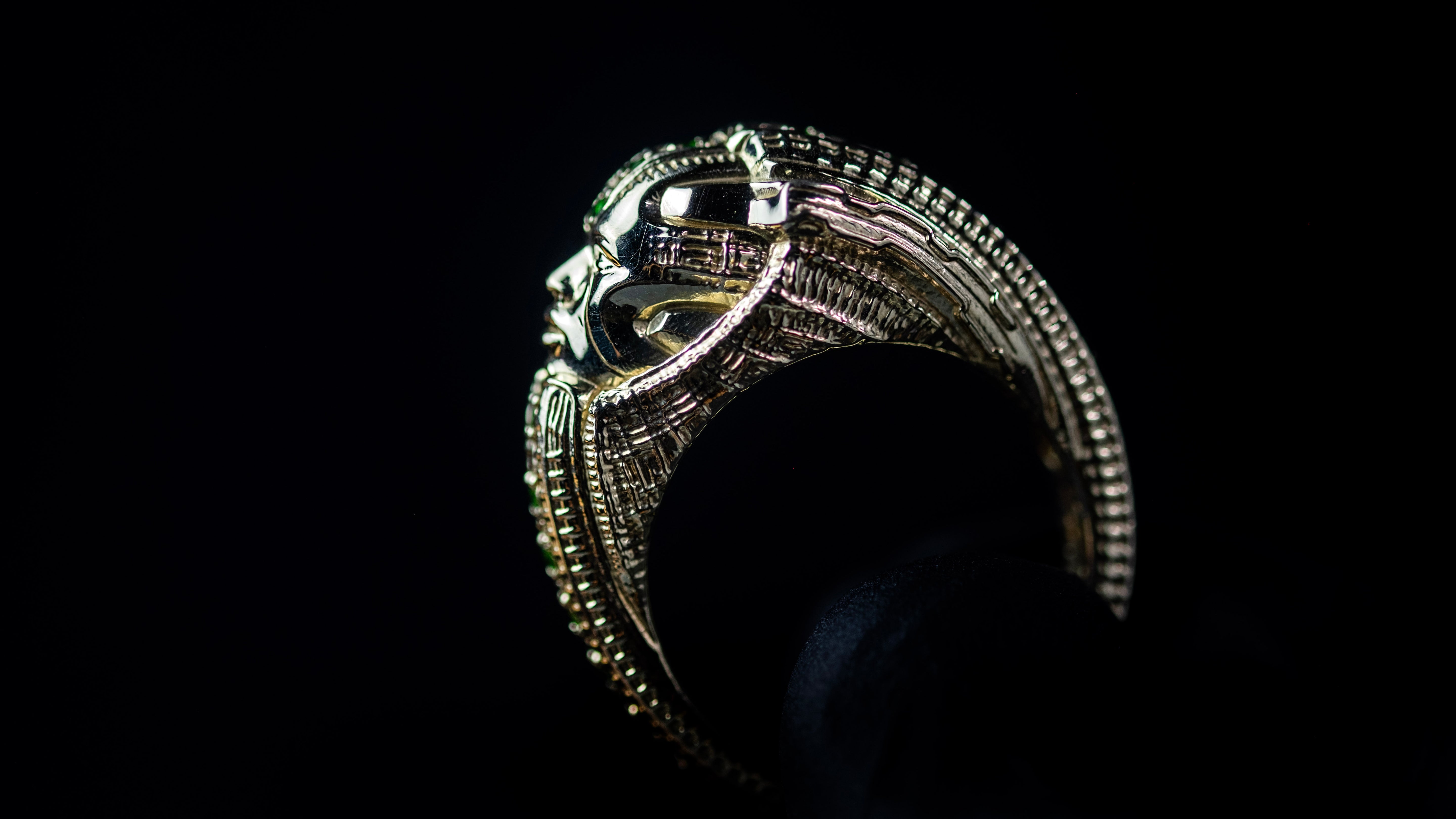 Gold Alien Ring 'Symbiote'
