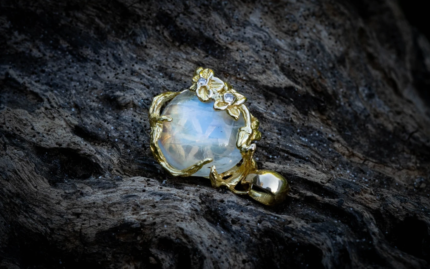 Rainbow Moonstone Gold