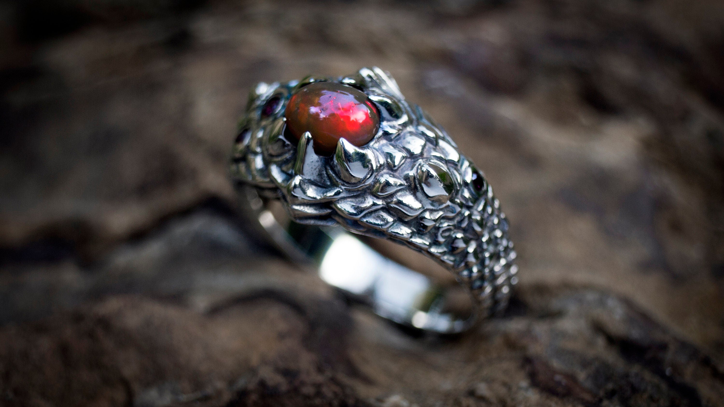 Dragon Ring with Gemstone 'Dragon Eye'