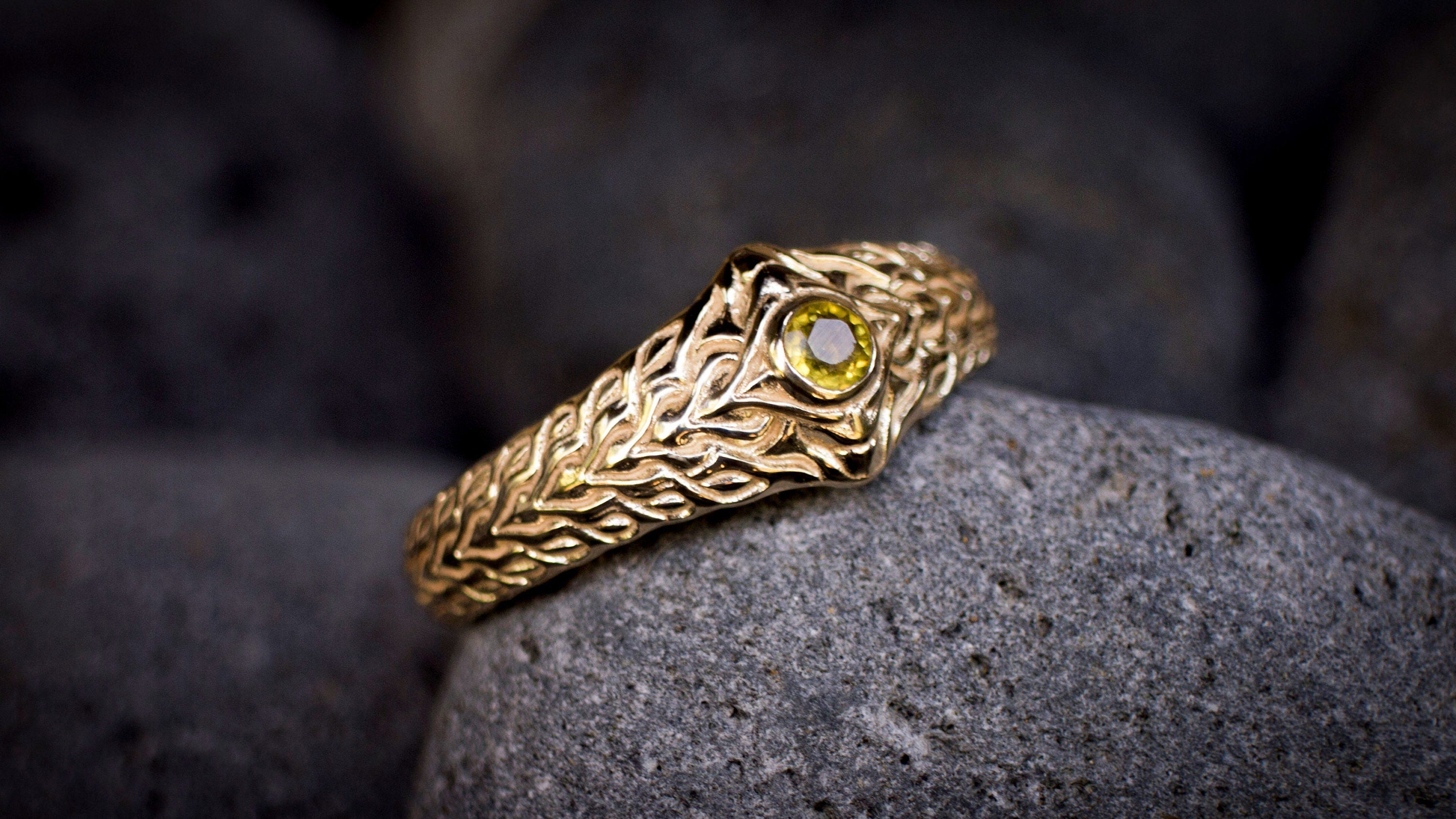 Gold Engagement Ring 'Vibra'