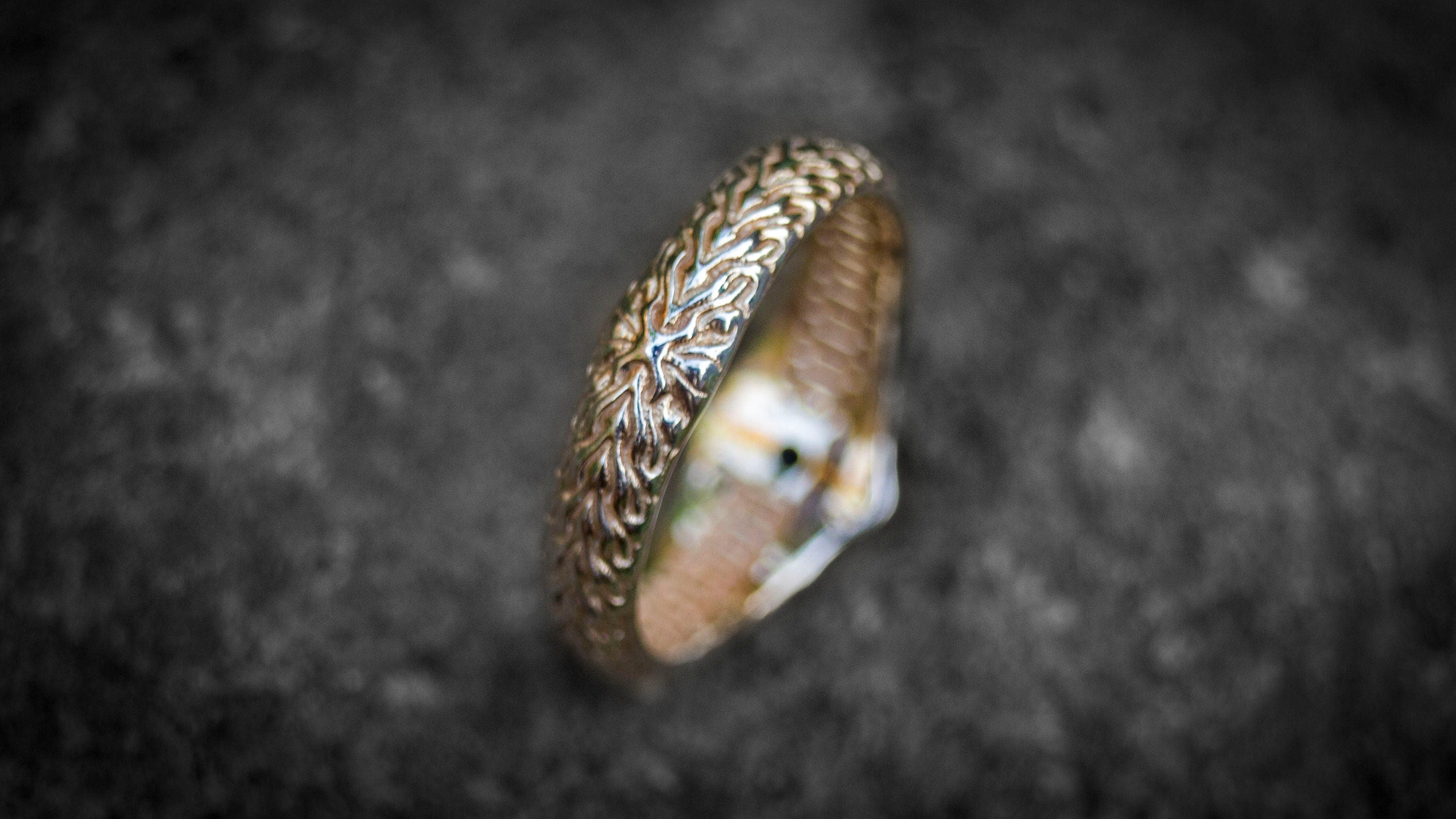 Gold Engagement Ring 'Vibra'