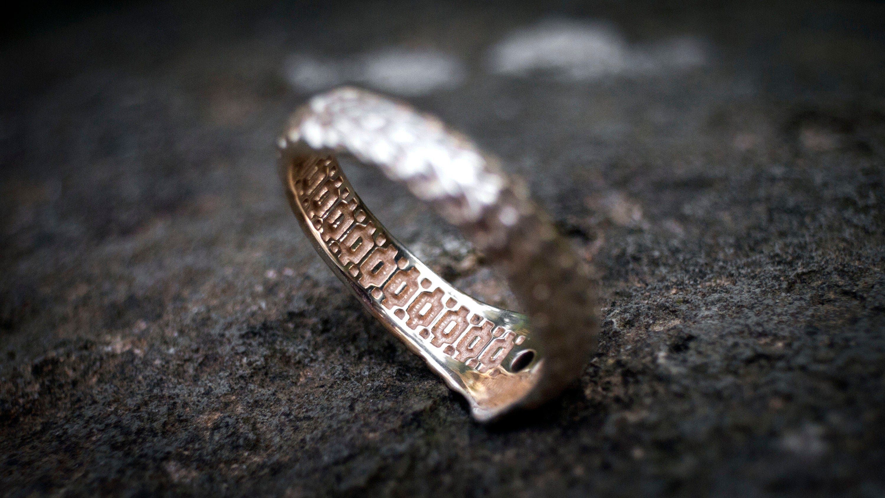Gold Engagement Ring 'Vibra'