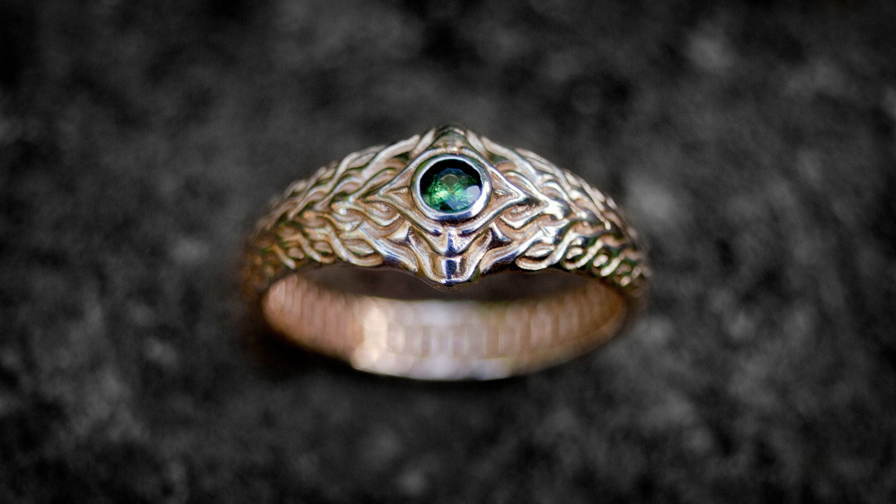 Gold Engagement Ring 'Vibra'