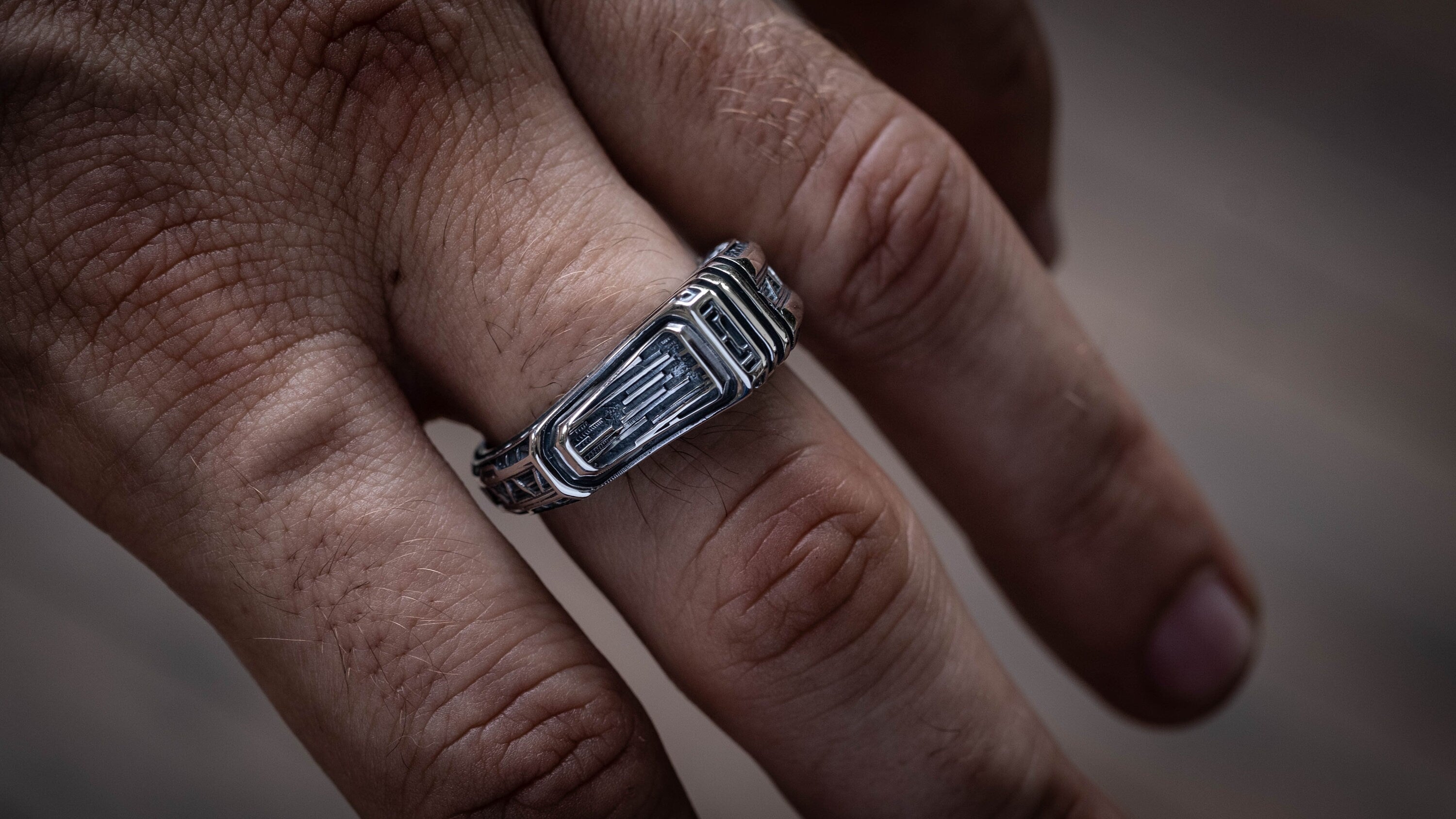 Geometric silver ring 'Titan'
