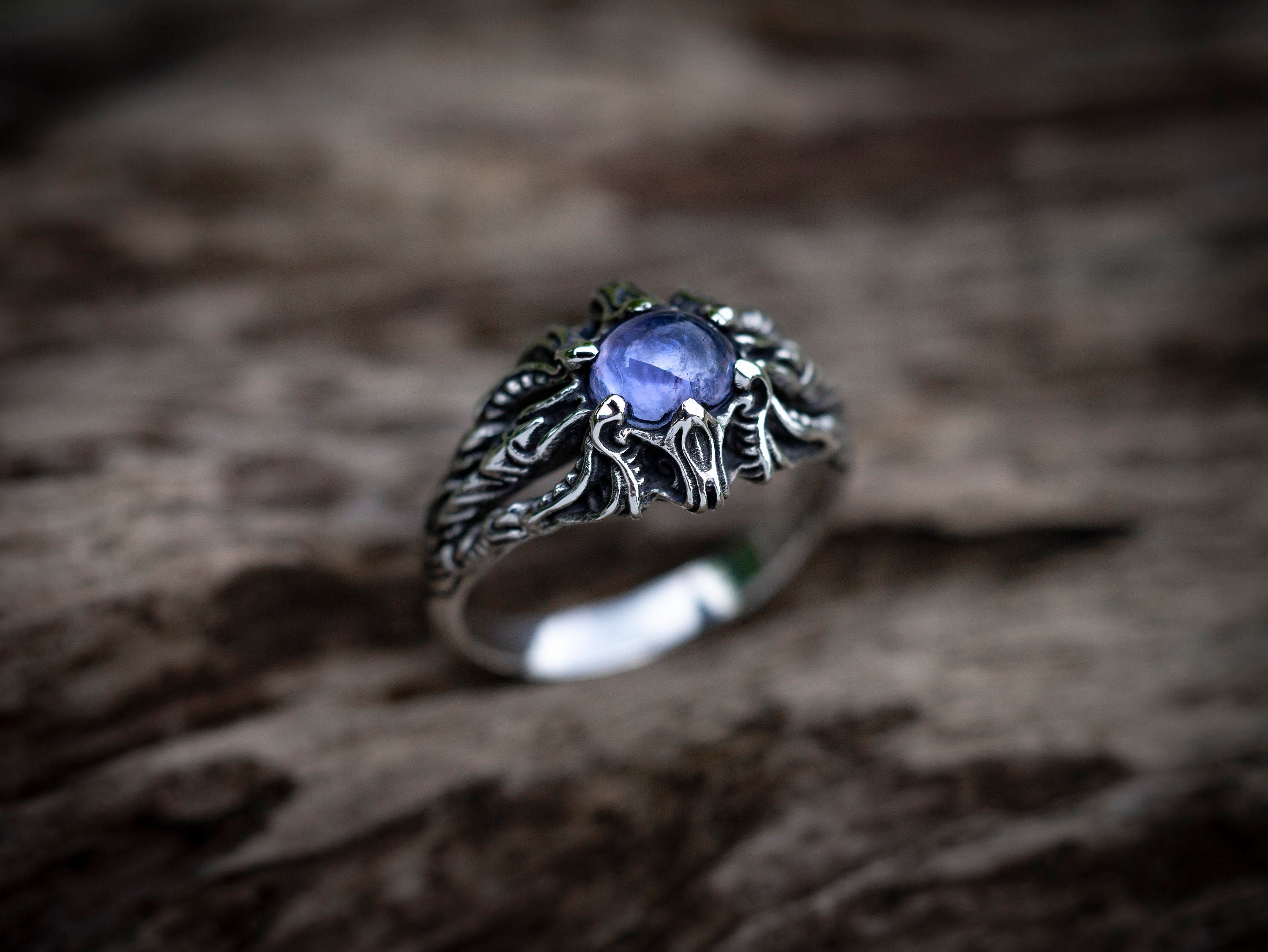 Moonstone Engagement ring 'Vibra'