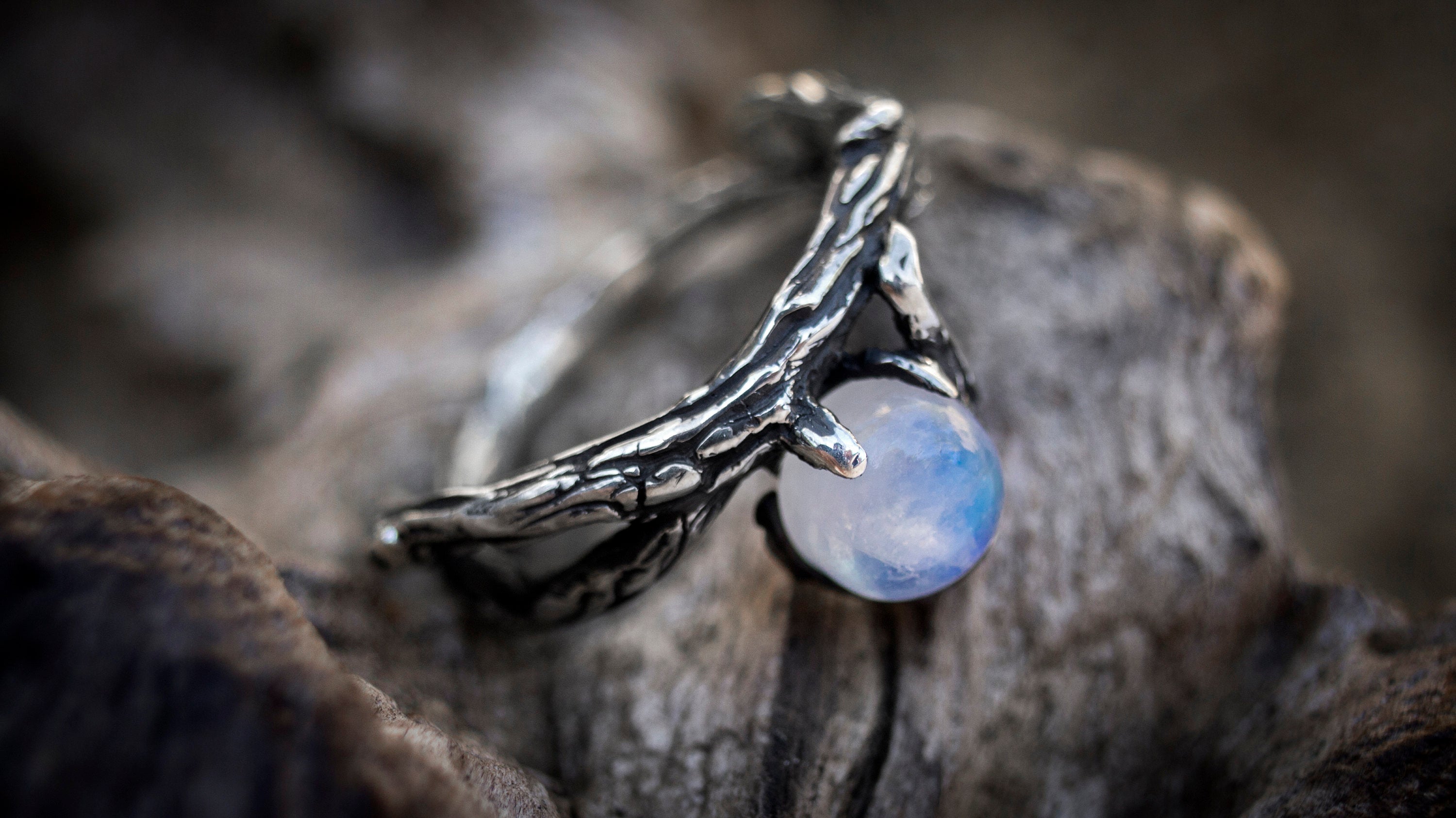 Branch Engagement Moonstone Ring 'Bine'