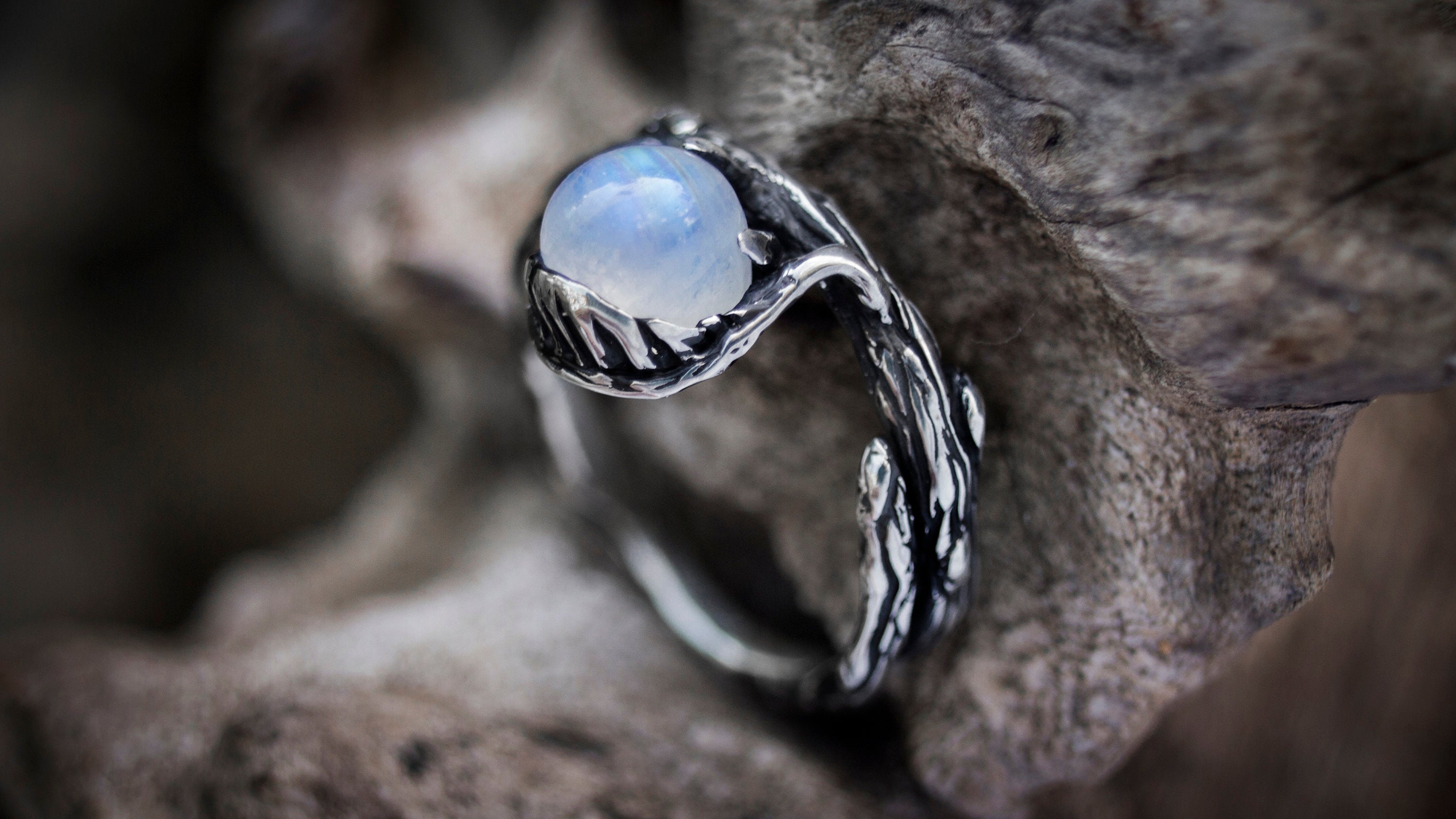 Branch Engagement Moonstone Ring 'Bine'