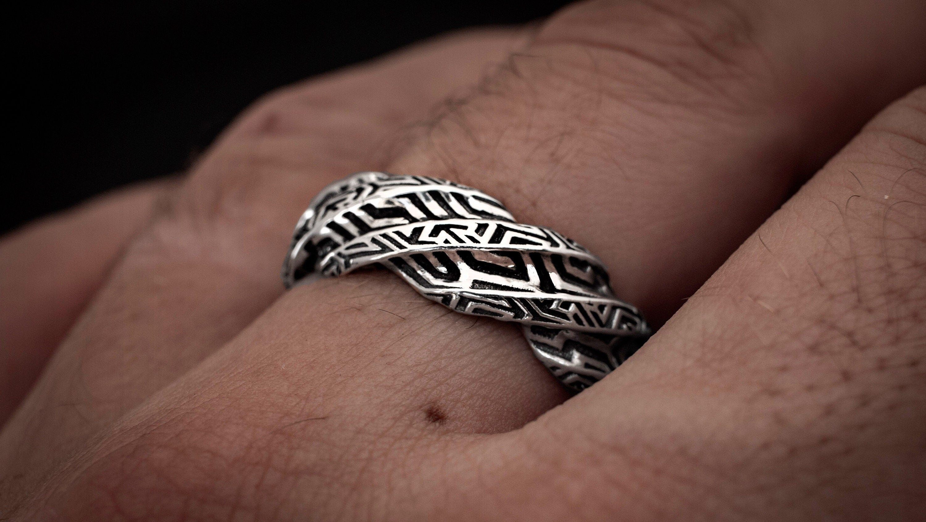 Geometric Twisted Ring